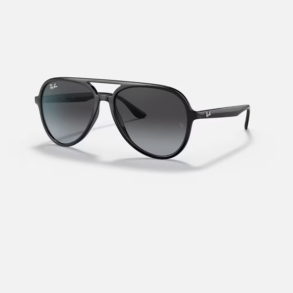 Ray-Ban Accessories - Ray-Ban Classic Black Sunglasses
